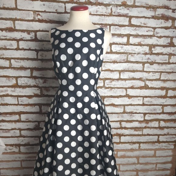 Adrianna Papell Dresses & Skirts - Adrianna Papell Black & White Polka Dot Fit N Fla